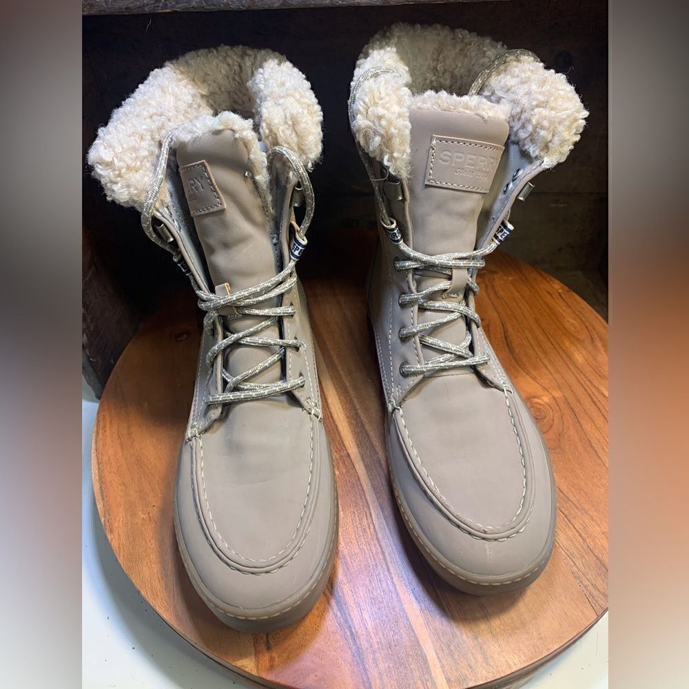 Sperry womens boots. Inv 5600a